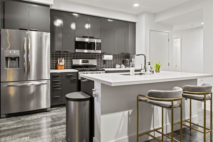 Corner High-Rise with Downtown Los Angeles Views gallery image 4