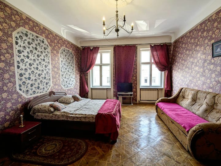 Three-bedroom Apartment On Prospekt Shevchenka - Lviv