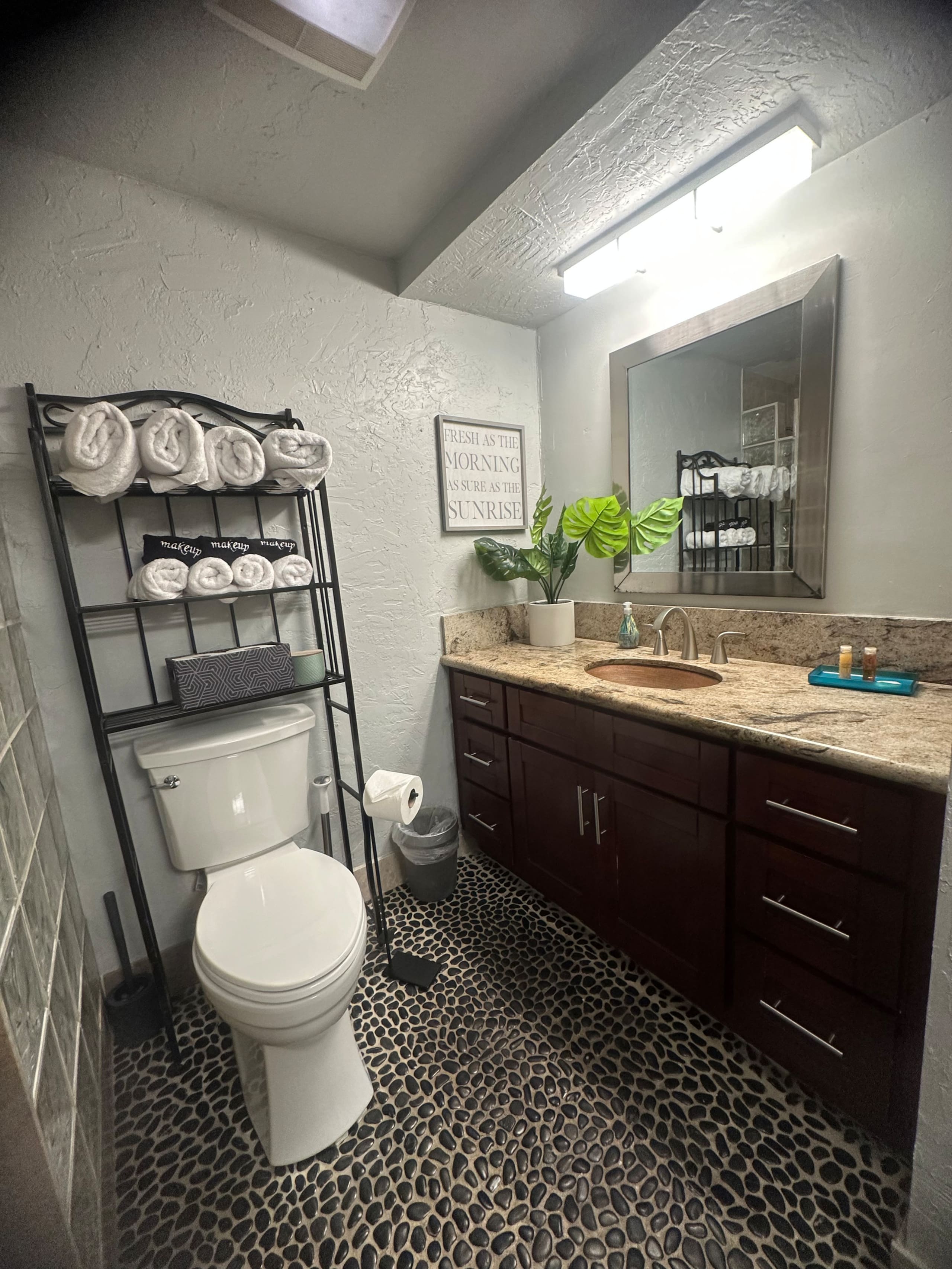 Condo in Kailua-Kona · ★4.92 · 1 bedroom · 2 beds · 1 shared bath - Image 5