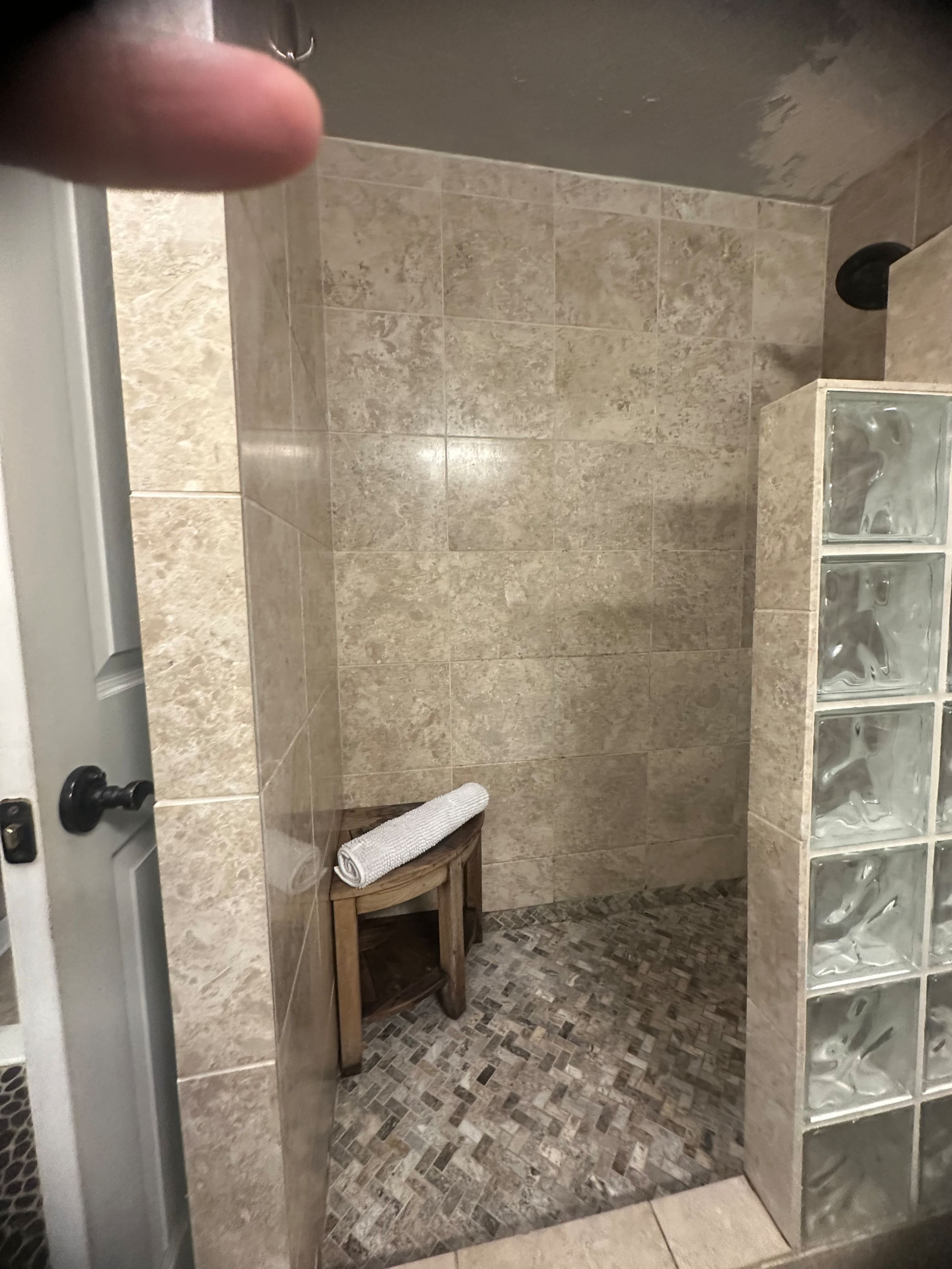 Condo in Kailua-Kona · ★4.92 · 1 bedroom · 2 beds · 1 shared bath - Image 6