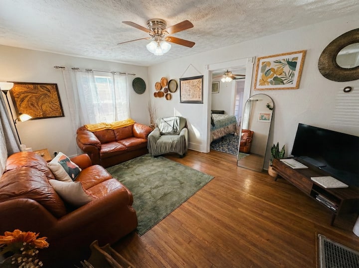 Charming & Historic Downtown Springfield Bungalow - Wonders Of Wildlife National Museum & Aquarium