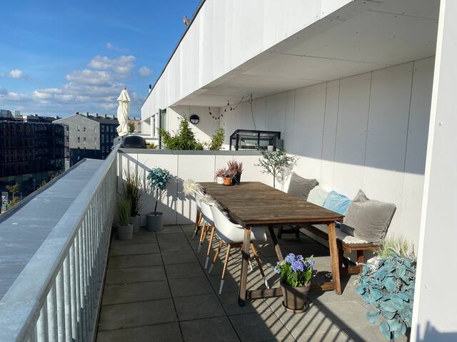 Two-floor penthouse with terrace and water view gallery image 4