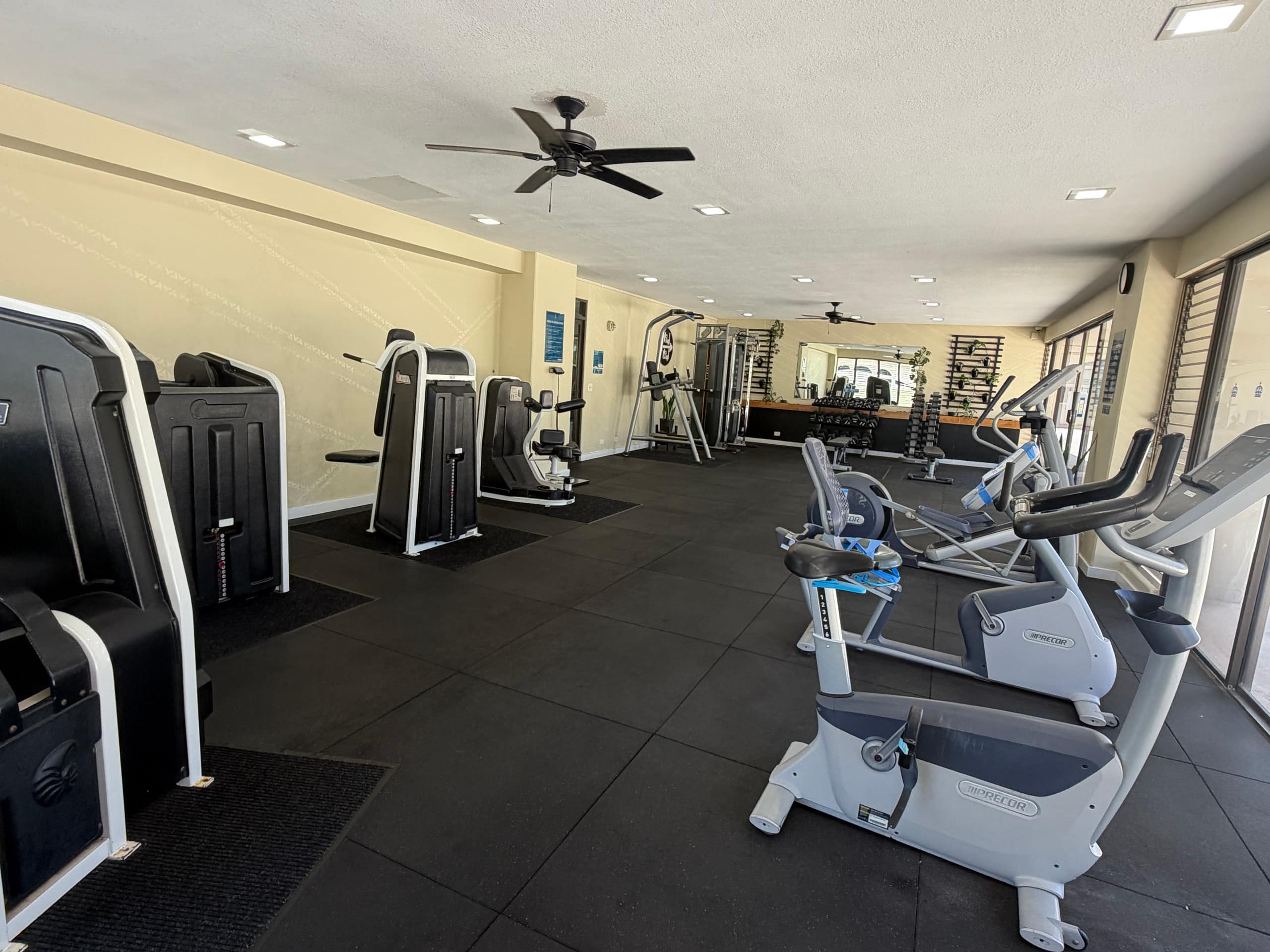 Condo in Honolulu · ★4.82 · 1 bedroom · 2 beds · 1 bath - Image 4