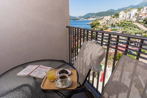 Top Airbnb: MyPrzno -Apartment with Balcony with Side Sea View in Pržno