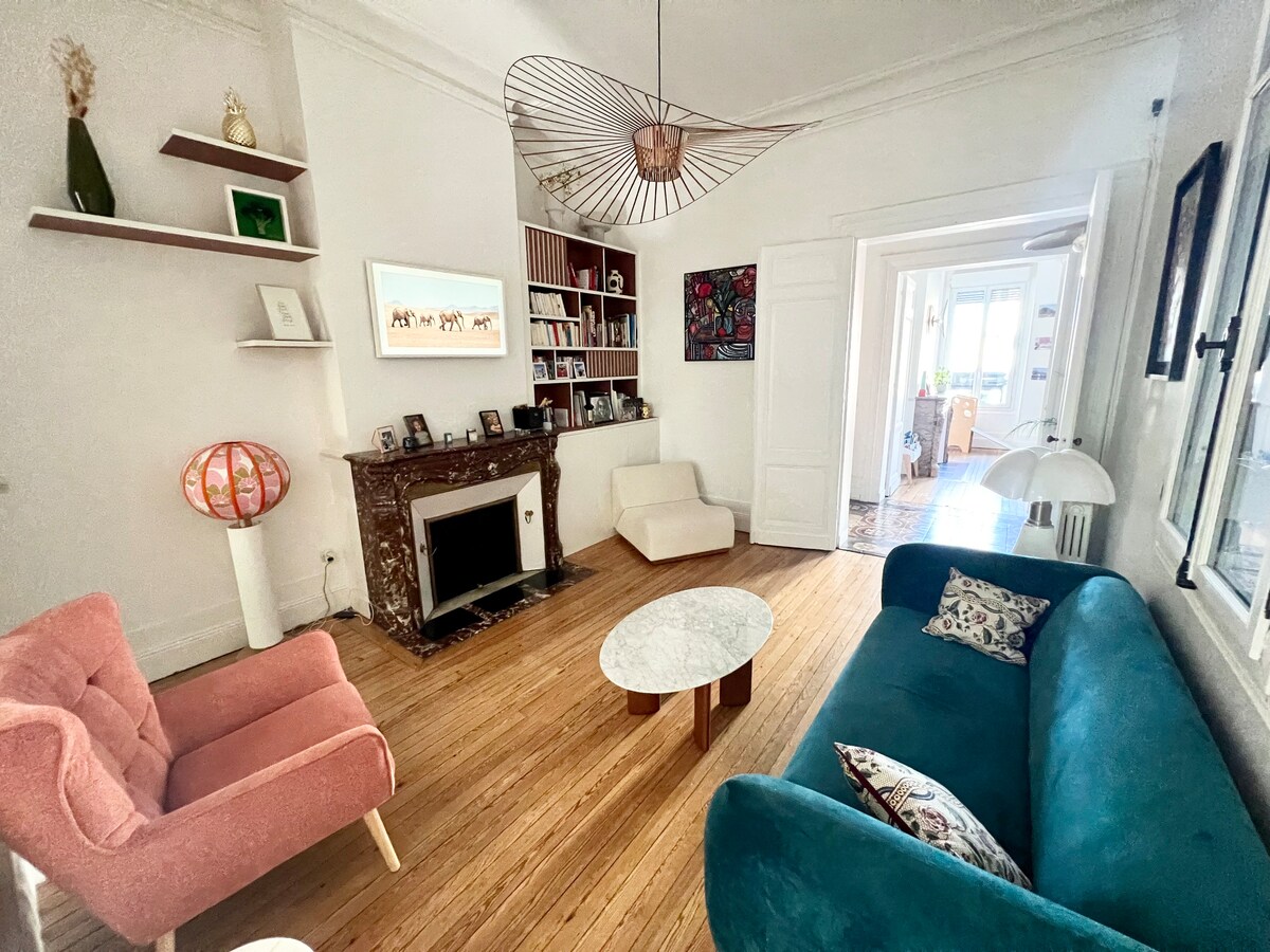 Top Airbnb: Stylish house with private pool in Bordeaux in Caudéran