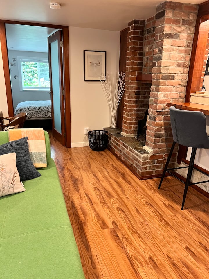 Private Garden Suite | Wi-fi + Parking | Pets Ok! - Vancouver