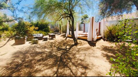 Chic and Cozy Joshua Tree house with Hot tub