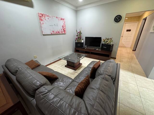 Borneo 812 Home managed Airbnb listing 1