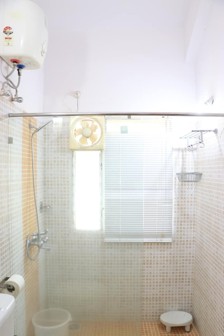 Full bathroom 3 image 2