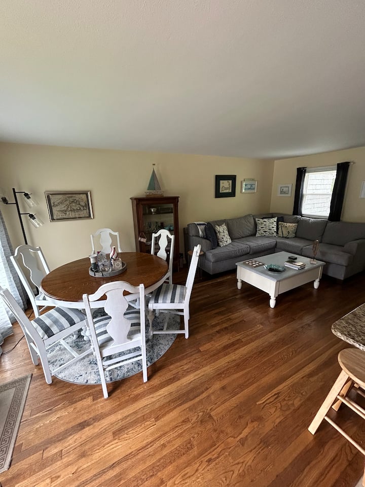 Charming & Cozy Cape Beach House - New Seabury, MA