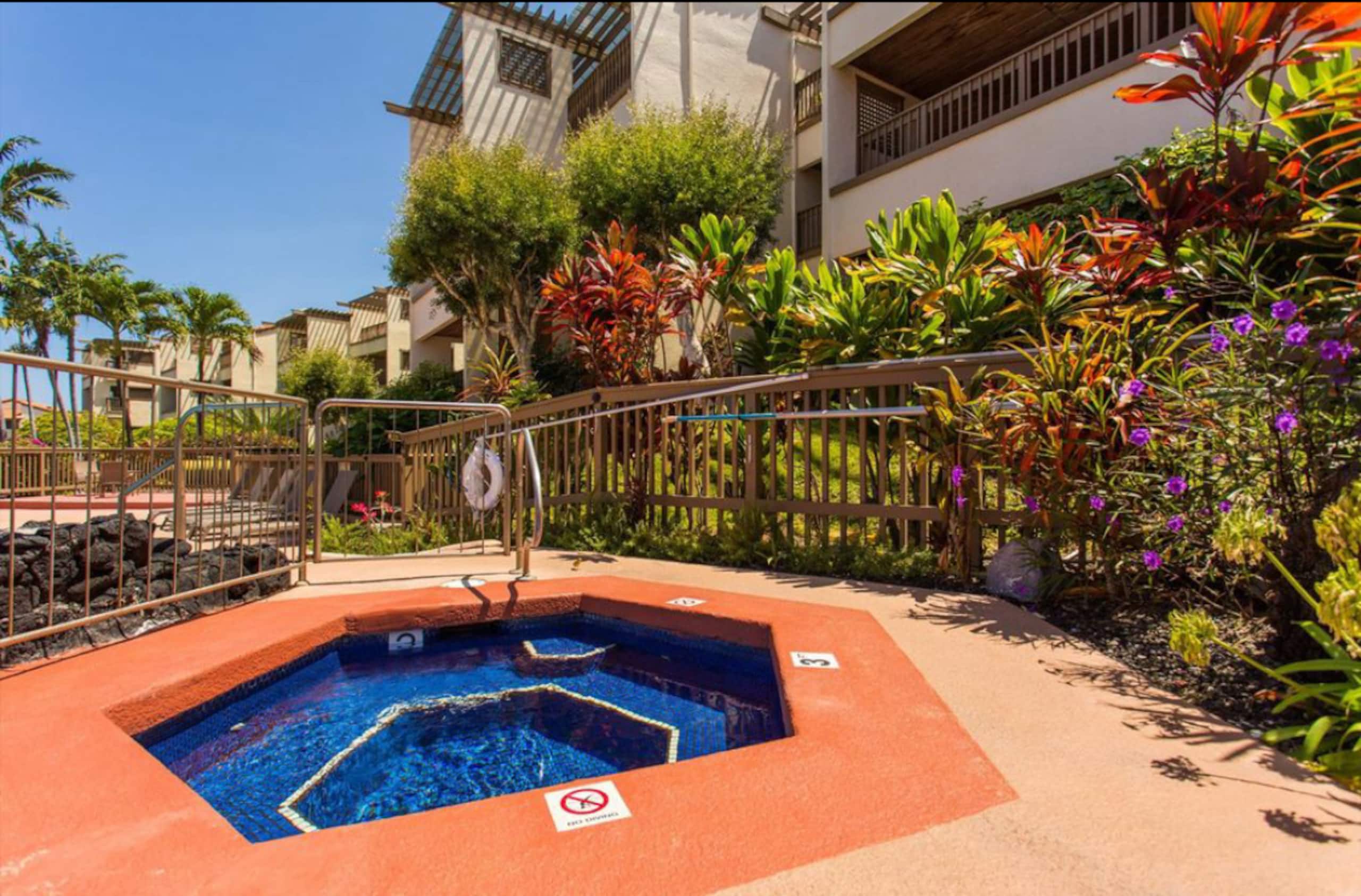 Condo in Kailua-Kona · ★4.91 · 2 bedrooms · 2 beds · 2 baths - Image 45