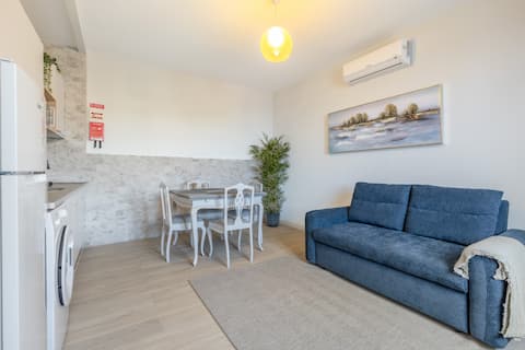 Popular Airbnb listing: The Bay View House in Câmara De Lobos