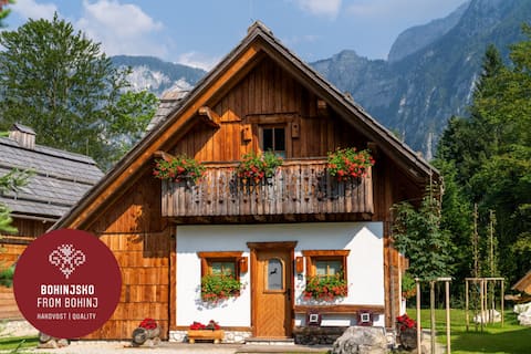 Chalet Zlatorog with River view, Fireplace&Sauna