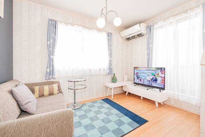 新宿区に新しく建てられた別荘で、地下鉄まで徒歩4分で、周辺には4つの地下鉄路線