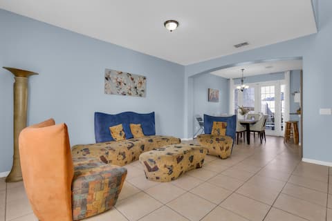 12min from Airport and 20min from Parks
