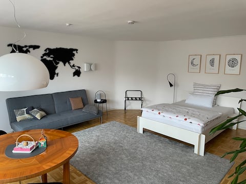 Quiet apartment close to the center with parking space