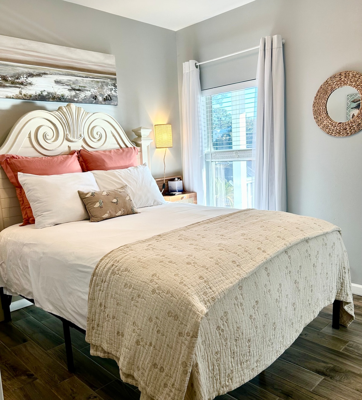 מעוצב לאחרונה עם מזרן סליל חדש. 