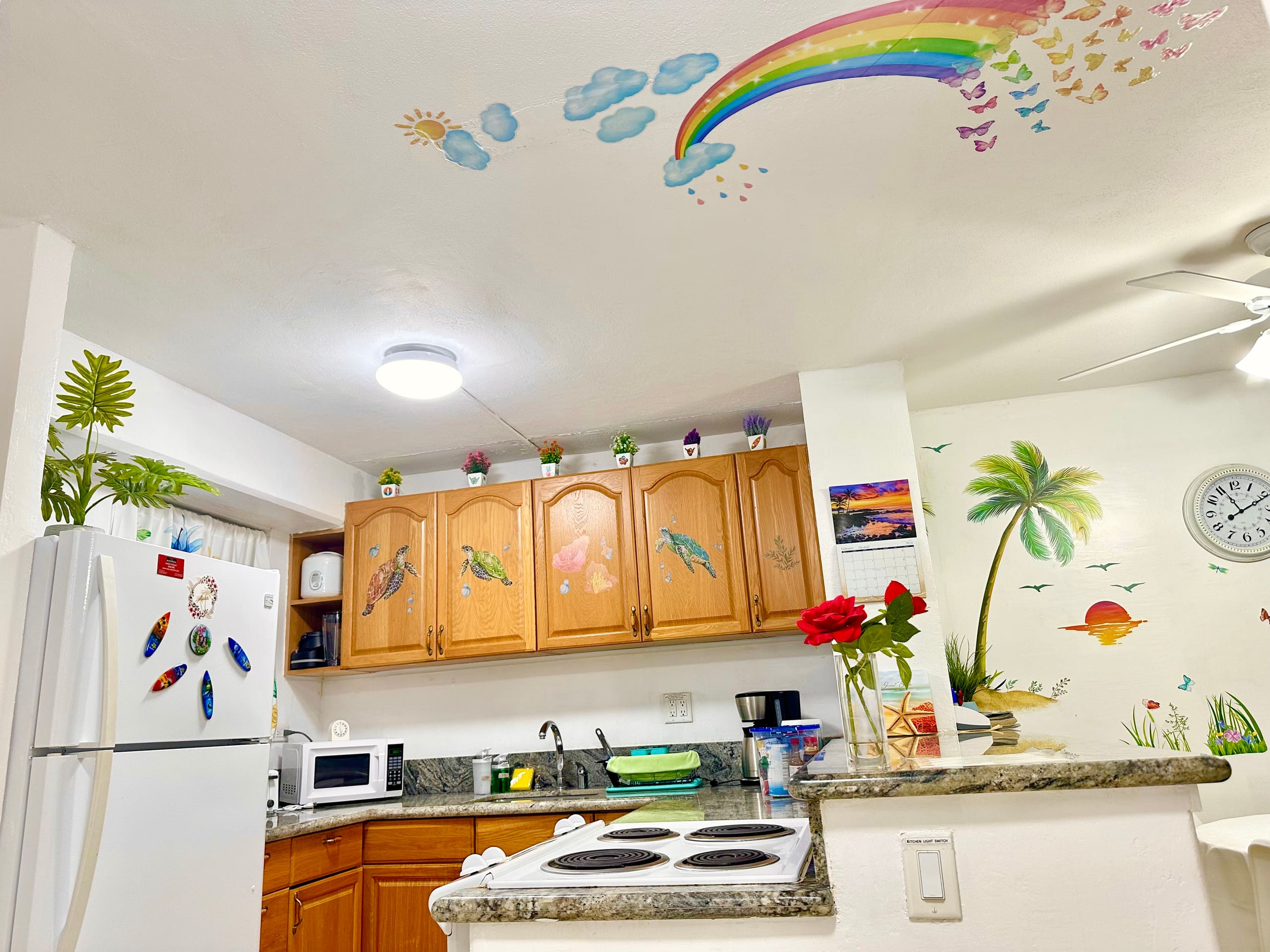 Condo in Honolulu · ★4.75 · 2 bedrooms · 3 beds · 1 private bath - Image 9
