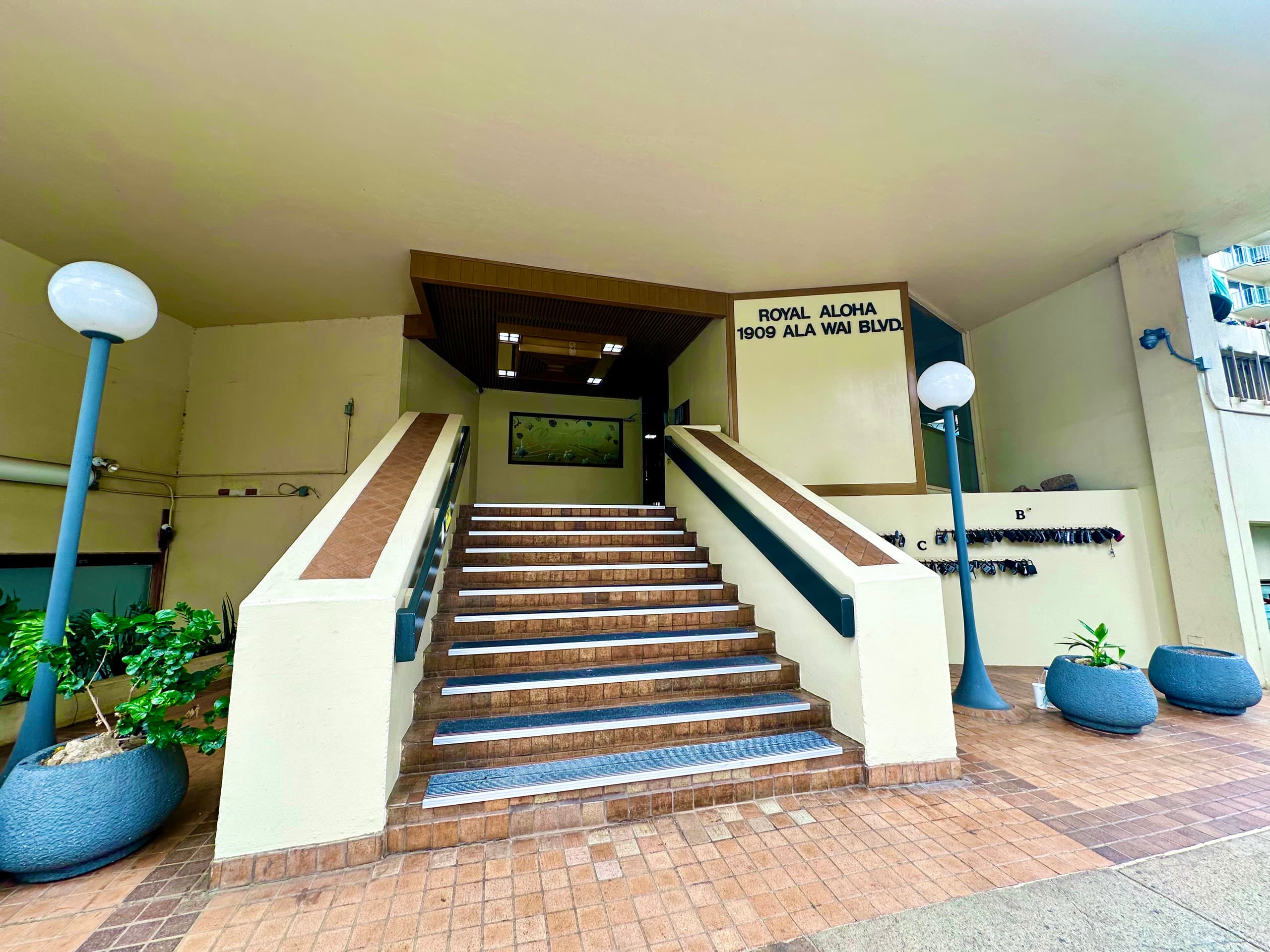 Condo in Honolulu · ★4.75 · 2 bedrooms · 3 beds · 1 private bath - Image 38