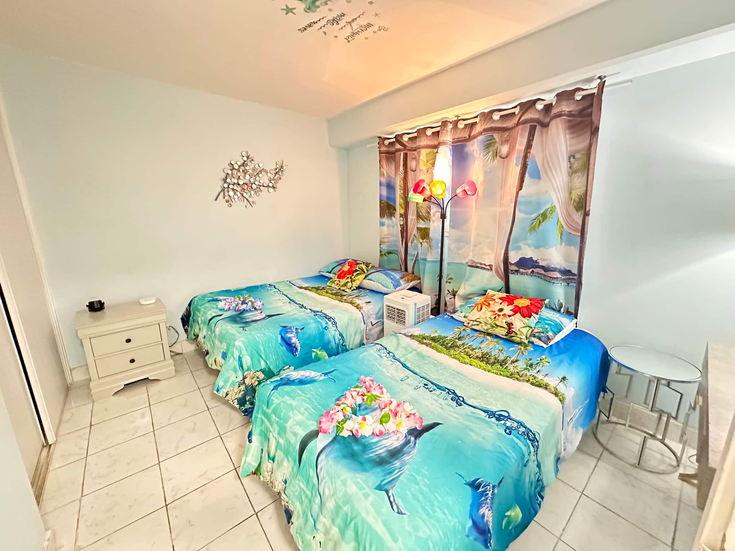 Condo in Honolulu · ★4.75 · 2 bedrooms · 3 beds · 1 private bath - Image 3