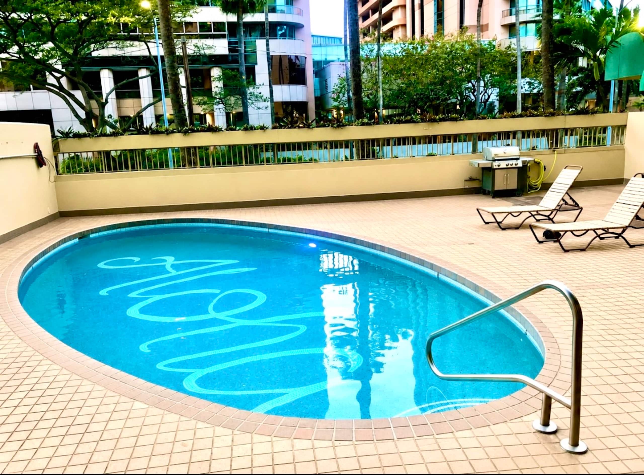 Condo in Honolulu · ★4.75 · 2 bedrooms · 3 beds · 1 private bath - Image 40