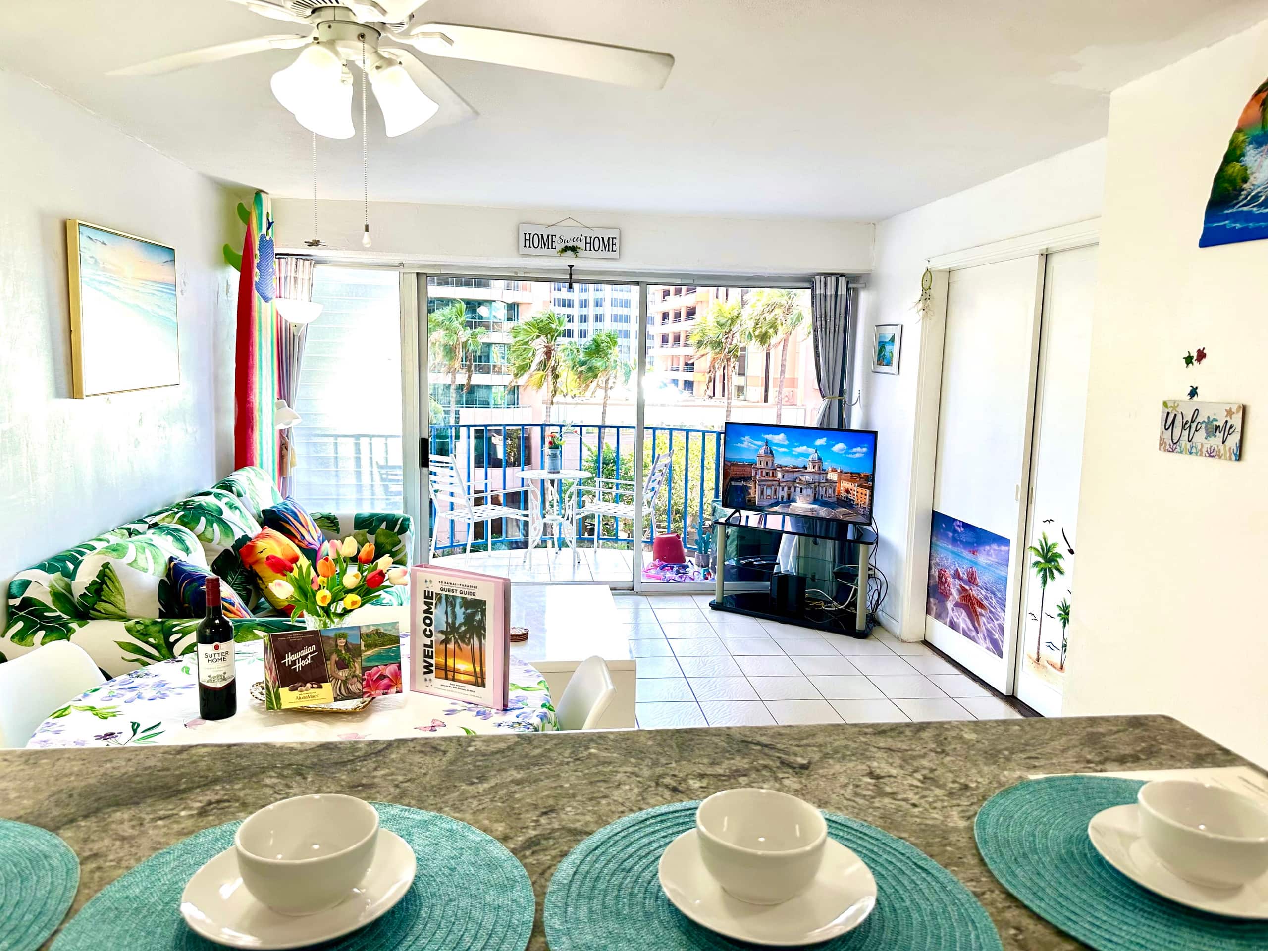 Condo in Honolulu · ★4.75 · 2 bedrooms · 3 beds · 1 private bath - Image 14
