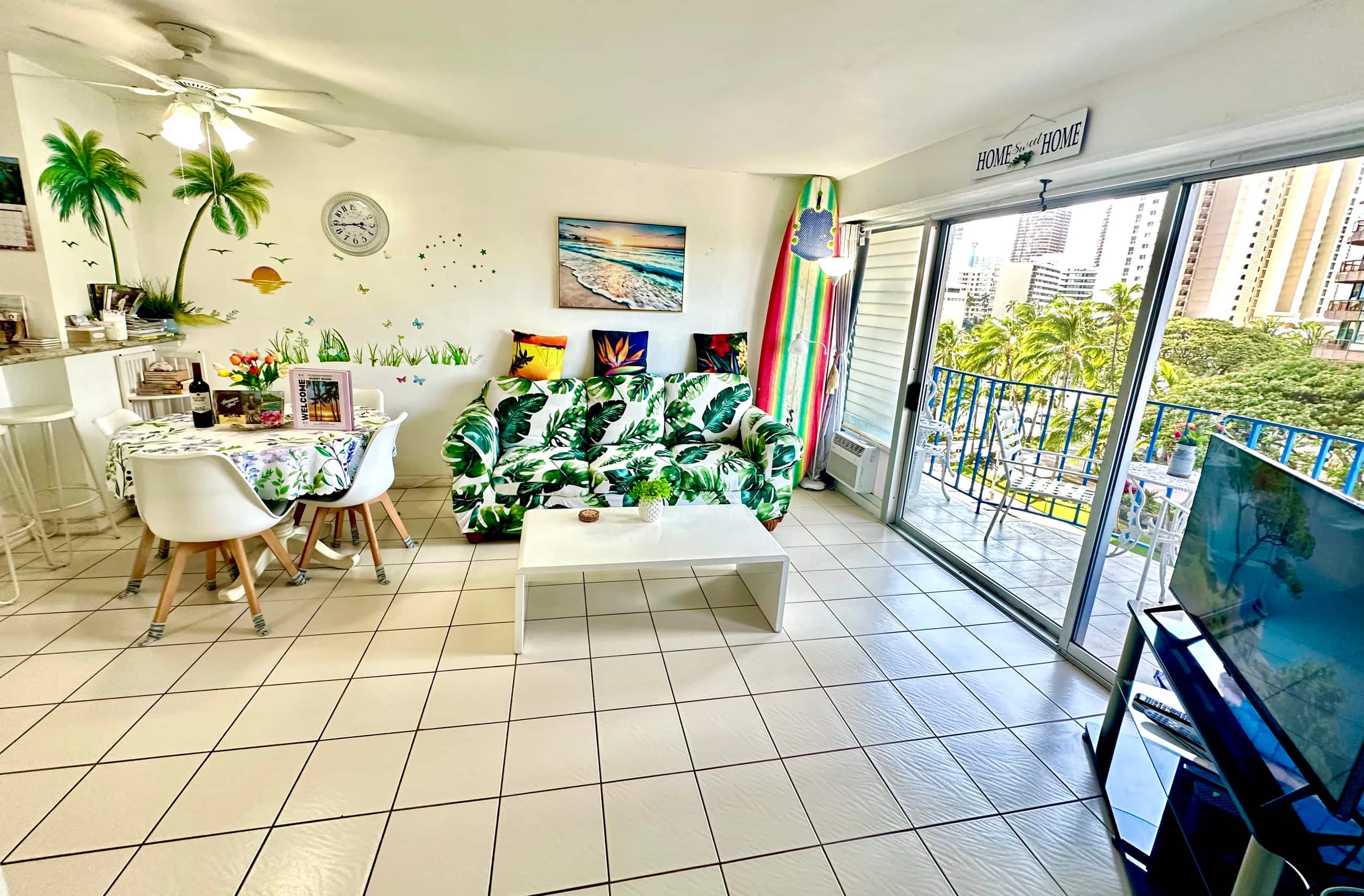 Condo in Honolulu · ★4.75 · 2 bedrooms · 3 beds · 1 private bath - Image 5