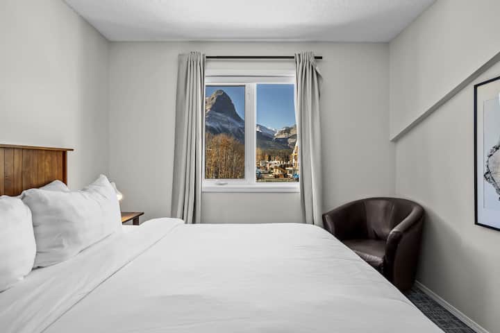 Air Conditioned Mount Rundle View Townhouse - Downtown Canmore - Canmore