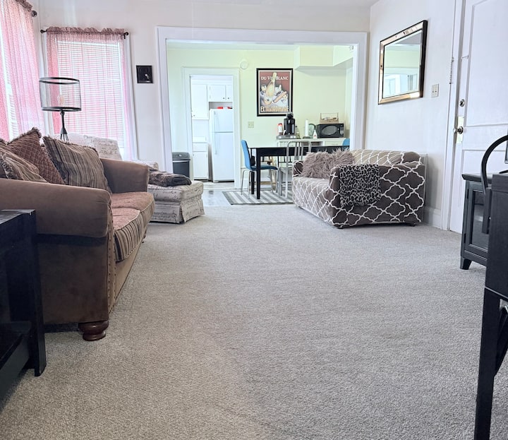 Quaint Apartment #1 In The Heart Of Firestone Park - Akron, OH