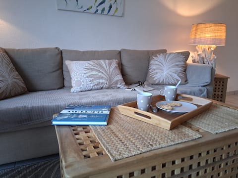 Popular Airbnb listing: Apartment, terrace, beach, swimming poolwifi, in Île Tudy