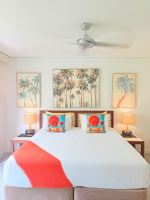 Popular Airbnb listing: Luxury Studio 320: Ocean Front Resort & Spa in Palm Cove