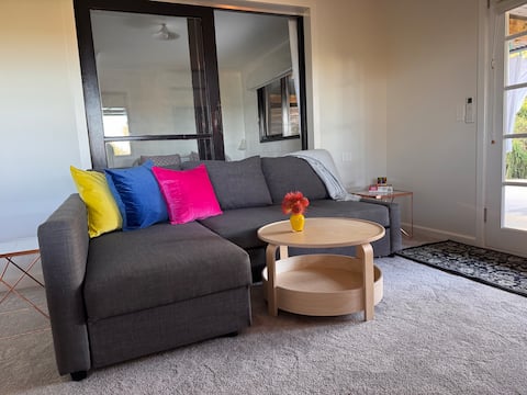 Top performing Airbnb: The North Nest. Lorne unit 100 mts from the beach. in Surf Coast Shire