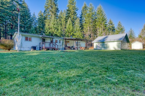 White Salmon River House with Hot Tub!