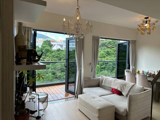 2 bedroom apt with a rooftop