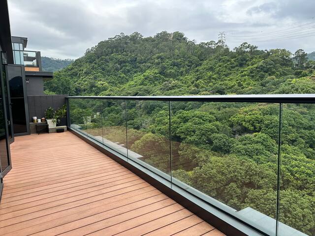 2 bedroom apt with a rooftop gallery image 4