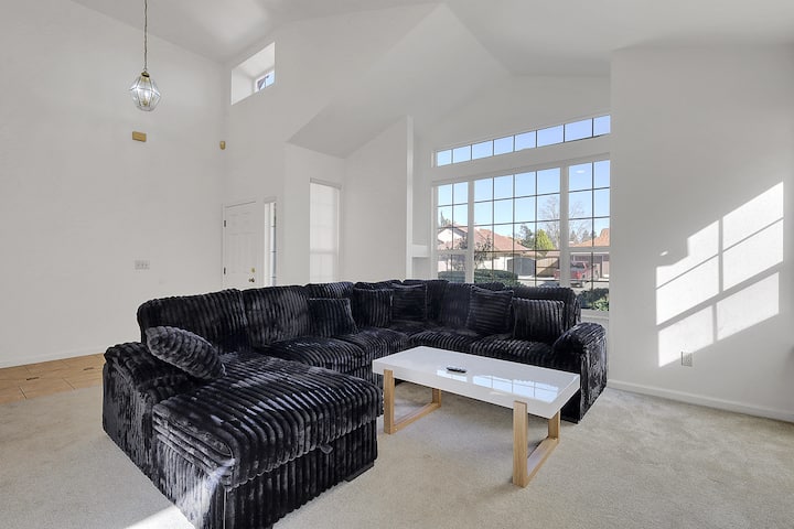Bright & Open Home | One-level Comfort - Yuba City, CA