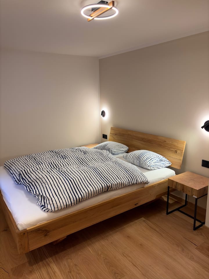 Schlafzimmer 5