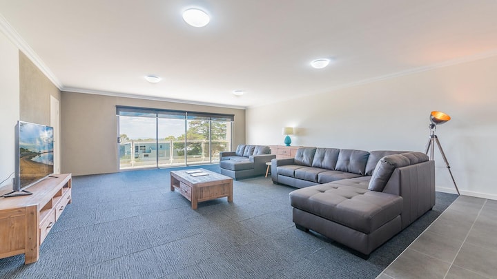 Unit 3-83 Thompson Ave, In The Heart Of Cowes, Inc - Phillip Island