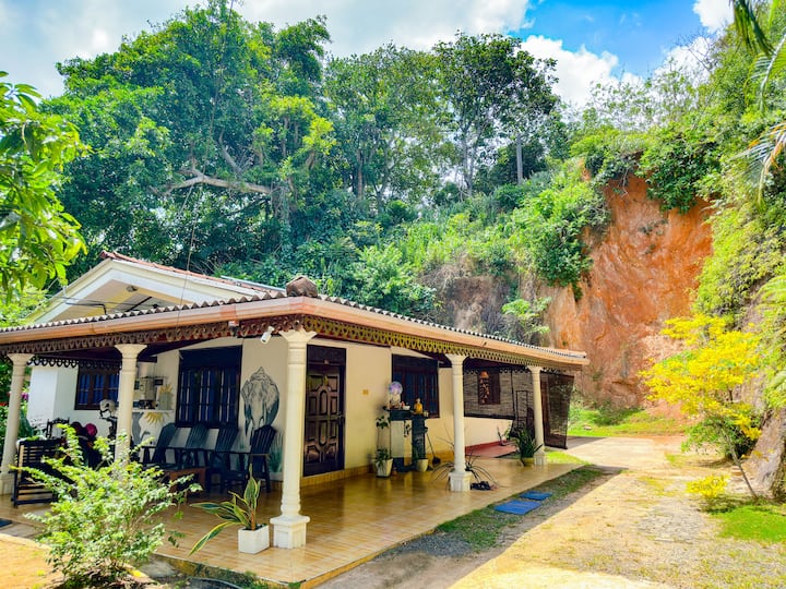 Entire Villa | 3 Studios | 3 Baths | Ac | 5 Pax - Mirissa