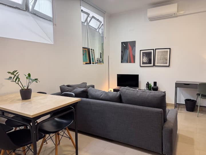 Central Renovated Retreat · Ac + Fast Wifi - Benfica