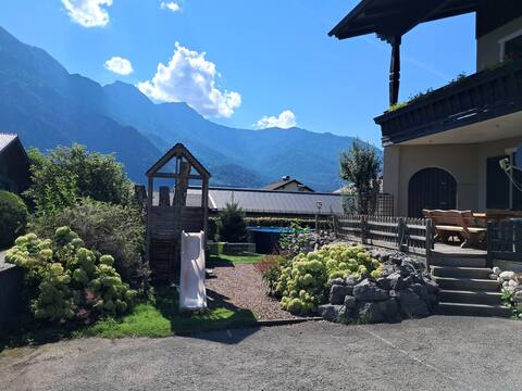XXLApp. 4 bedroom-2 bath-Sauna-kitchen- terrace