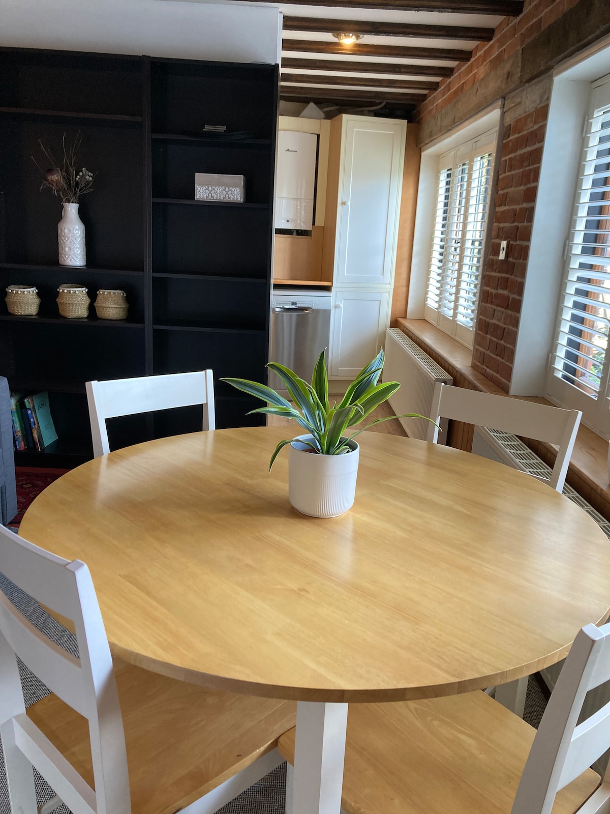 Top performing Airbnb: 2 bedrooms. 200 Year Old Barn next to Windmill. in Hackington