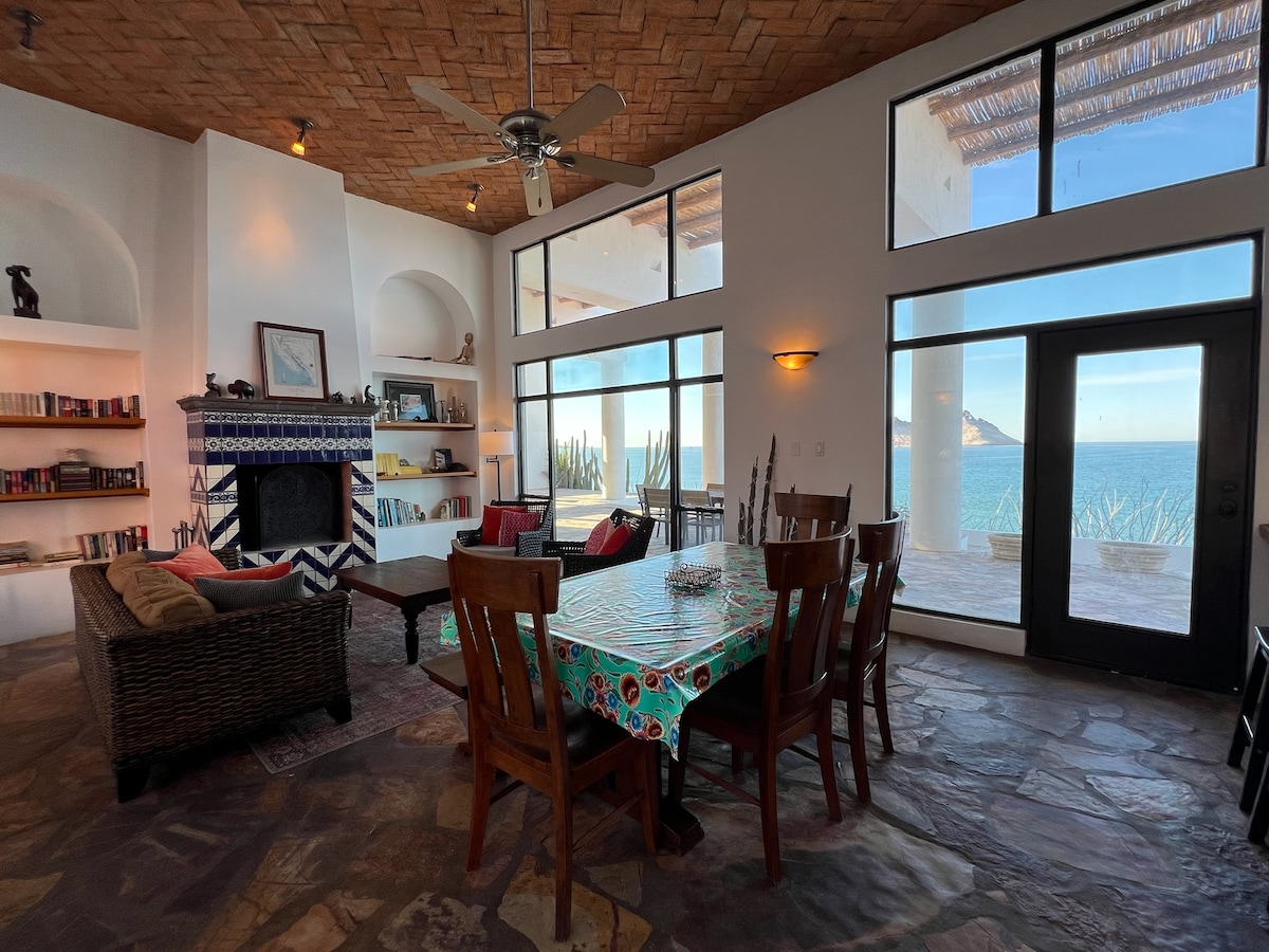 Anuncio de Airbnb popular: Casa Estrella Del Mar - A Beautiful Beachfront Villa en Bahía De Kino