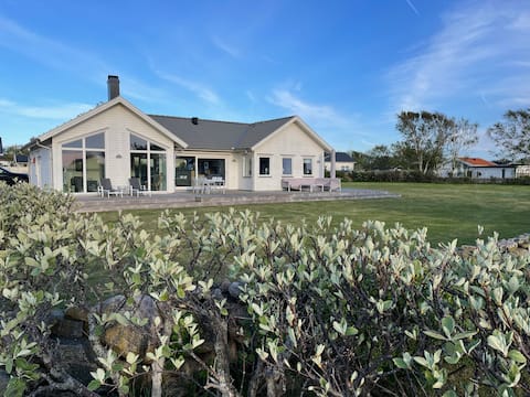 Large summer house in Falkenberg 50 m from the beach