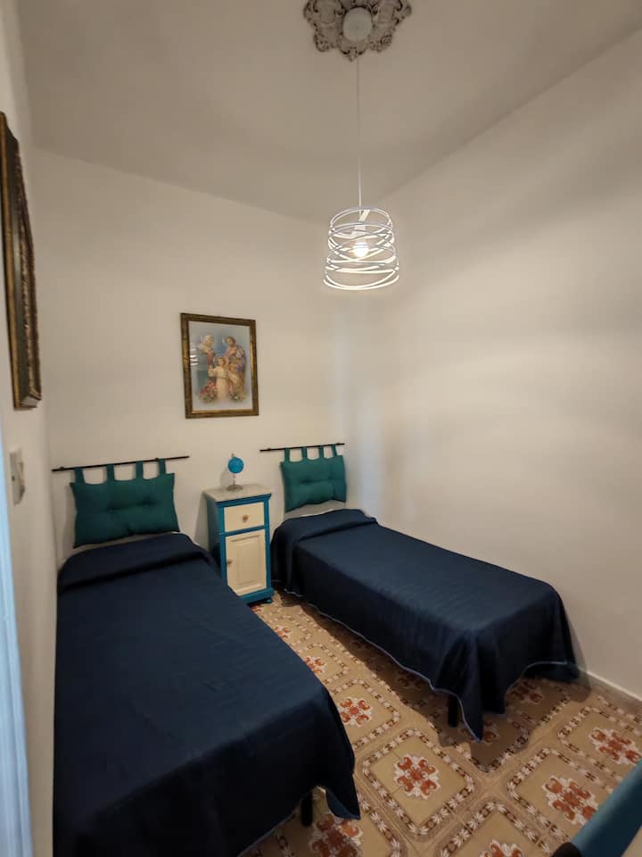 Dhomë gjumi 2