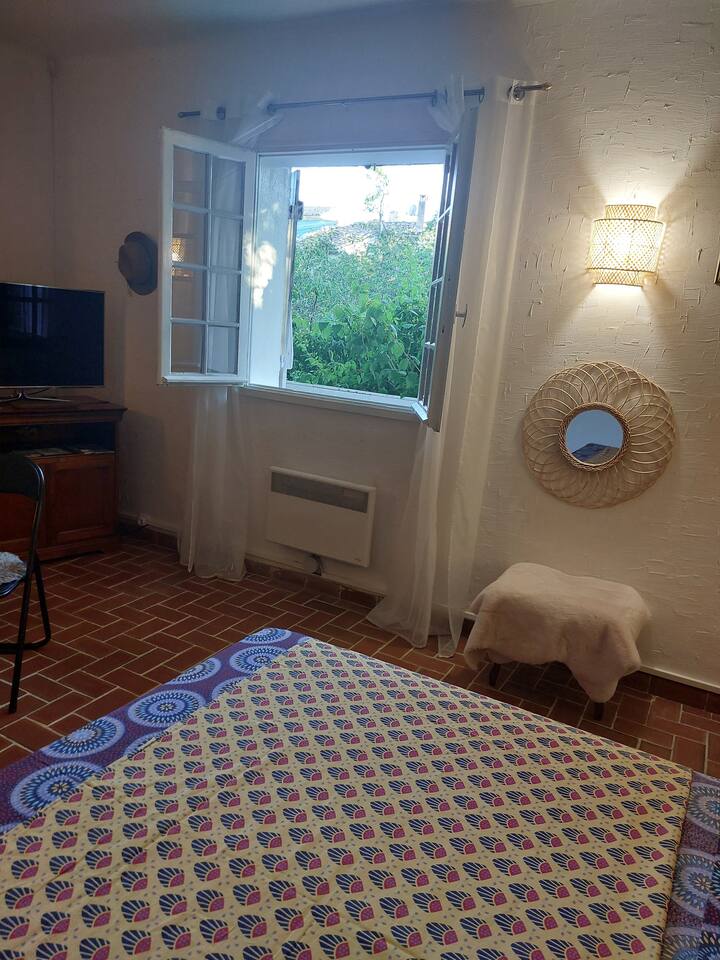 Ambienti i dhomës së gjumit