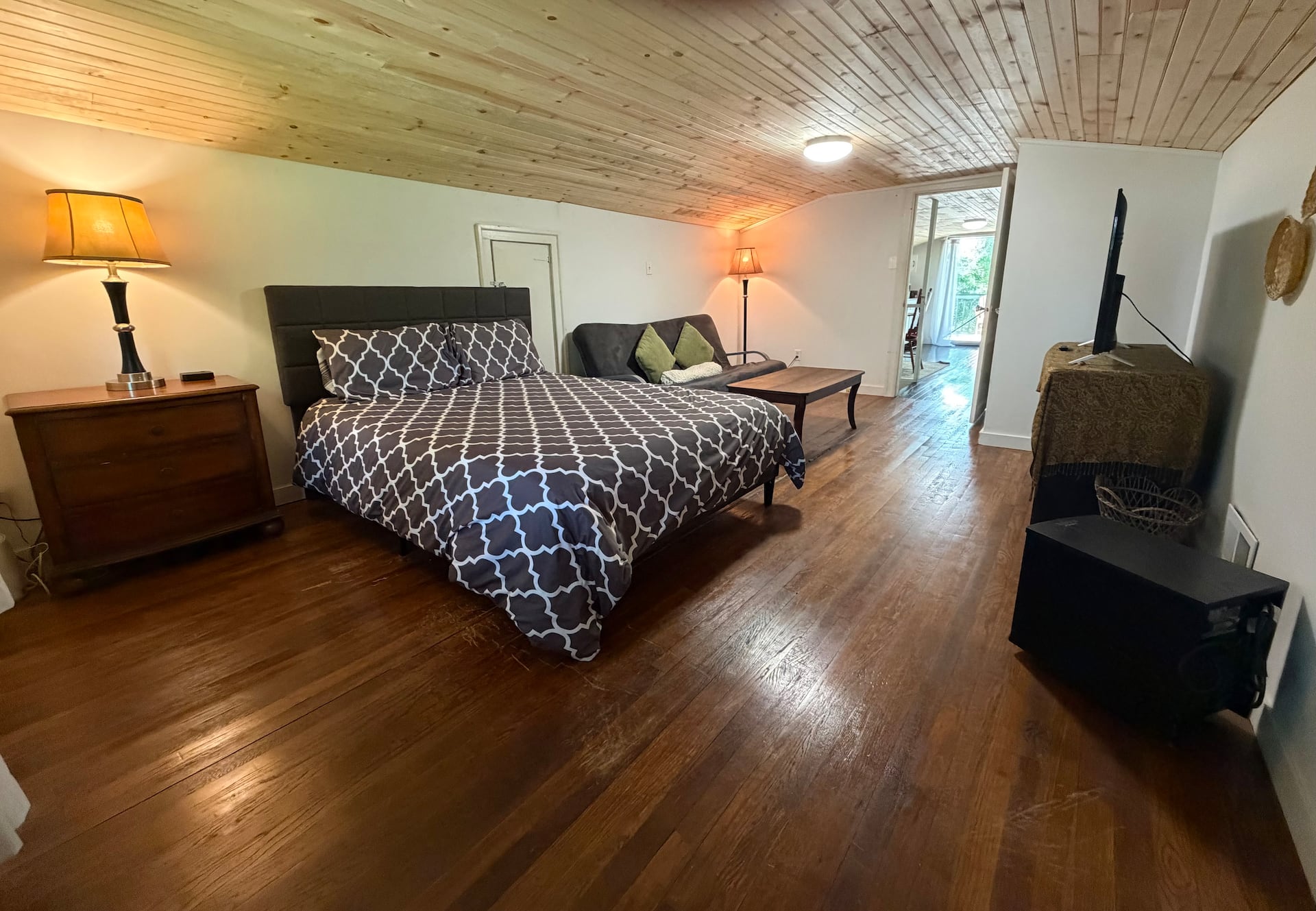 'Edith' Carriage House Getaway - I-75/Hamburg!