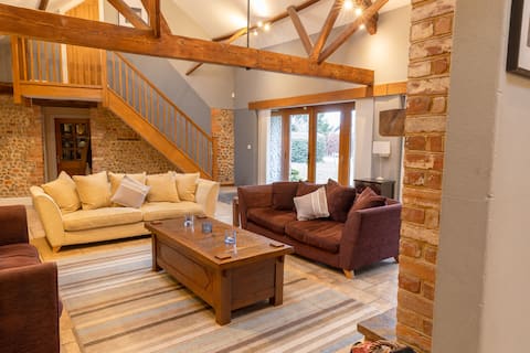 Top performing Airbnb: Cart Lodge your home away from home in Holt