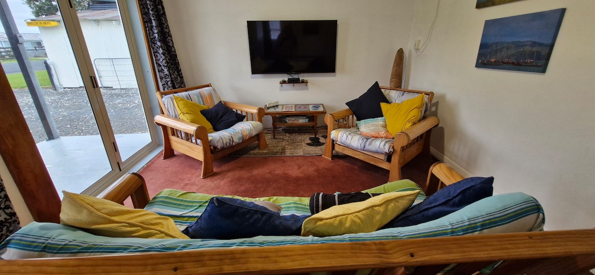 Top performing Airbnb: Mansion on Amopo For your dose of Vitamin Sea in Waikato