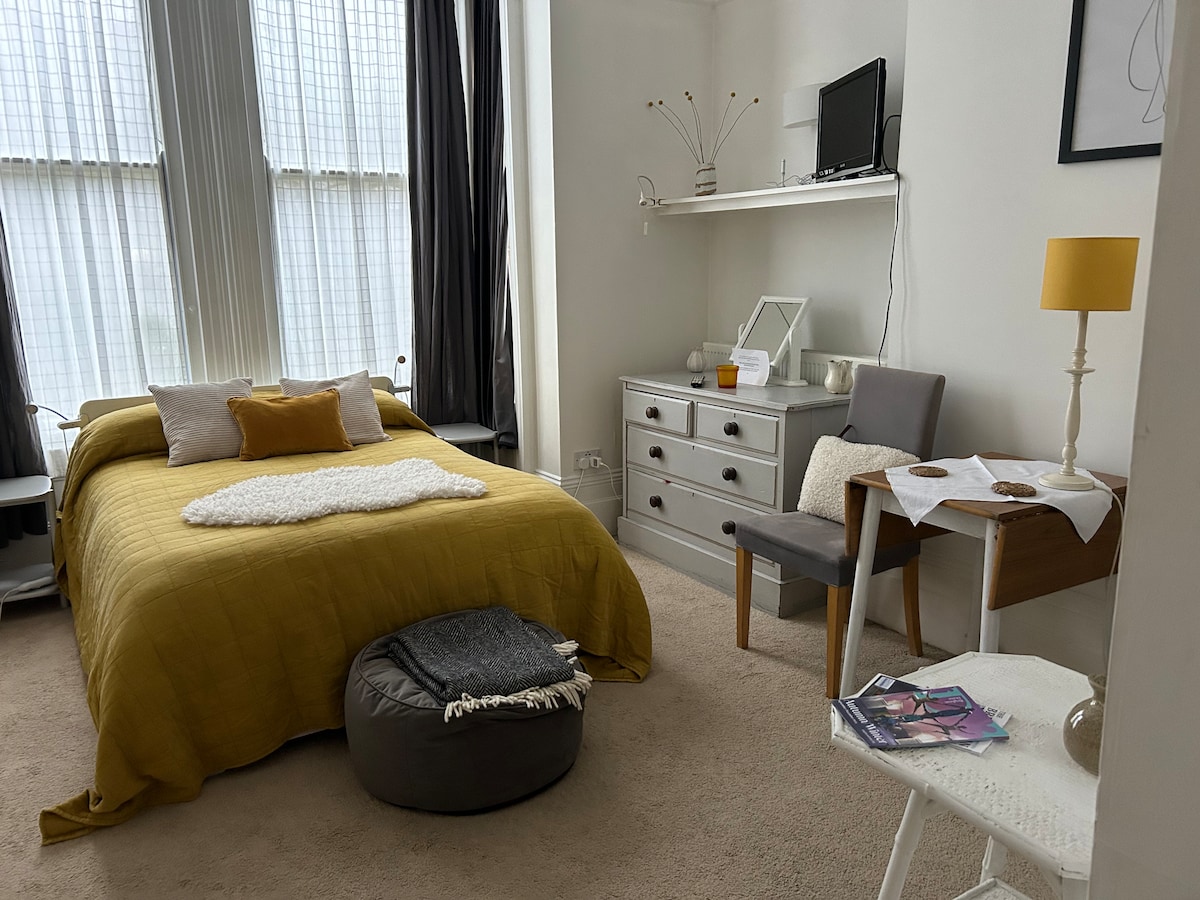Top Airbnb: Studio Apartment in Falmer